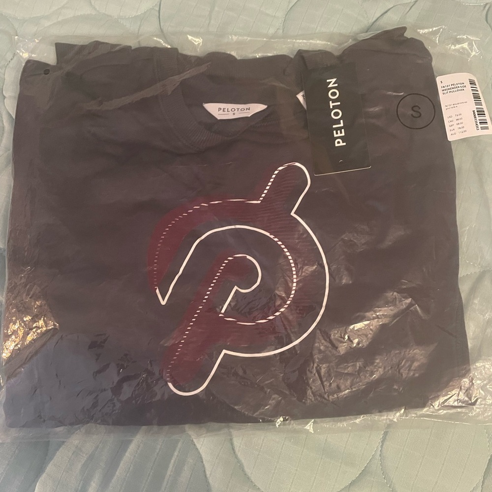 New phone n bag small Peloton sweatshirt